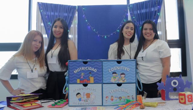 Alumnas de Terapia Ocupacional ganadoras de la primera feria científica