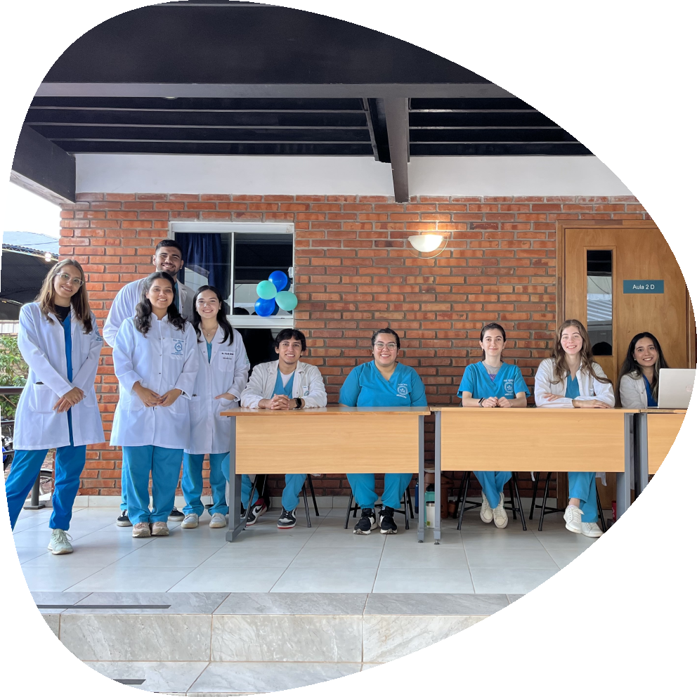 grupo de estudiantes de medicina de la UCMB